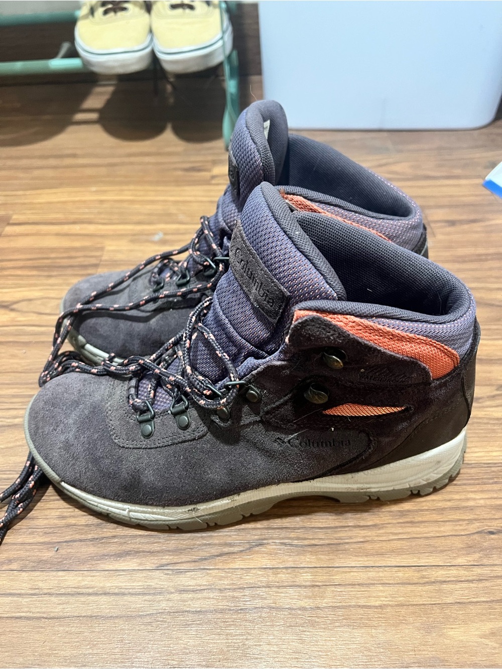 Women’s Columbia Hiking Boots Size 9